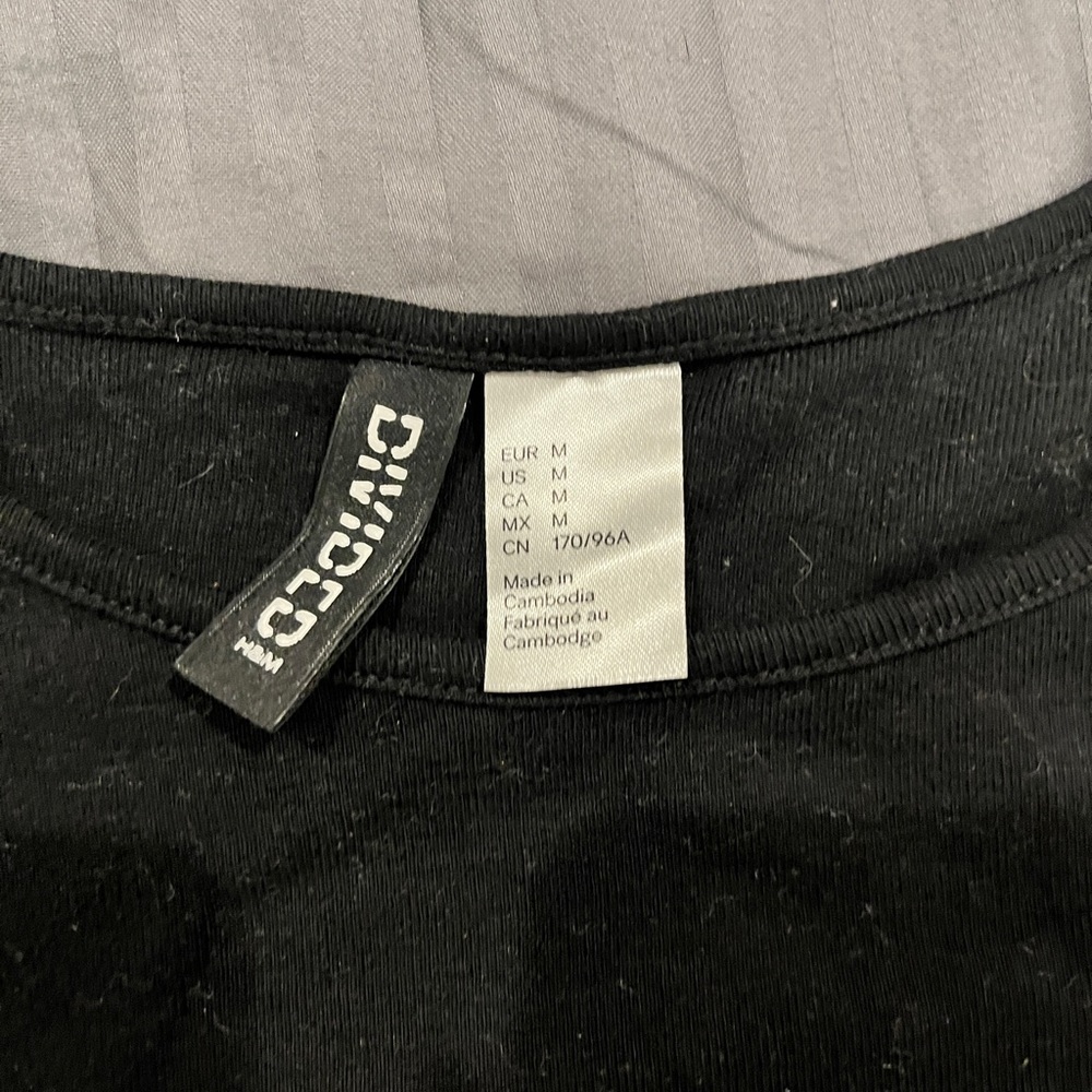H&M Tee - Picture 3 of 3